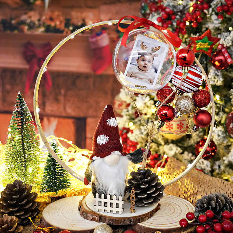 Χριστουγεννιάτικη επιτραπέζια μπάλα 10 εκ. με νάνο